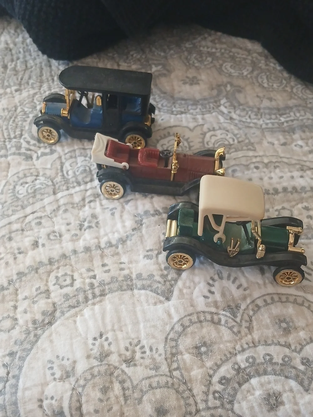 Vintage-Style Kids Toy Classic Car Set - Blue, Red, Green